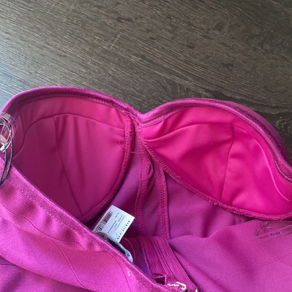 New with tags!   Party dress.  Magenta.   Stretchy fabric.  Built in bra.  Med - Picture 4 of 8